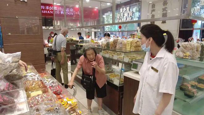 長春食品下月重裝,老食客閉店前來“囤貨”